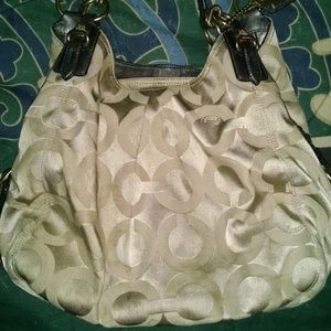 Coach bag EUC auth tag is worn!